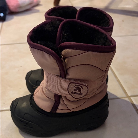 Kamik Kids' Mauve and Black Snow Boots - Picture 3 of 8